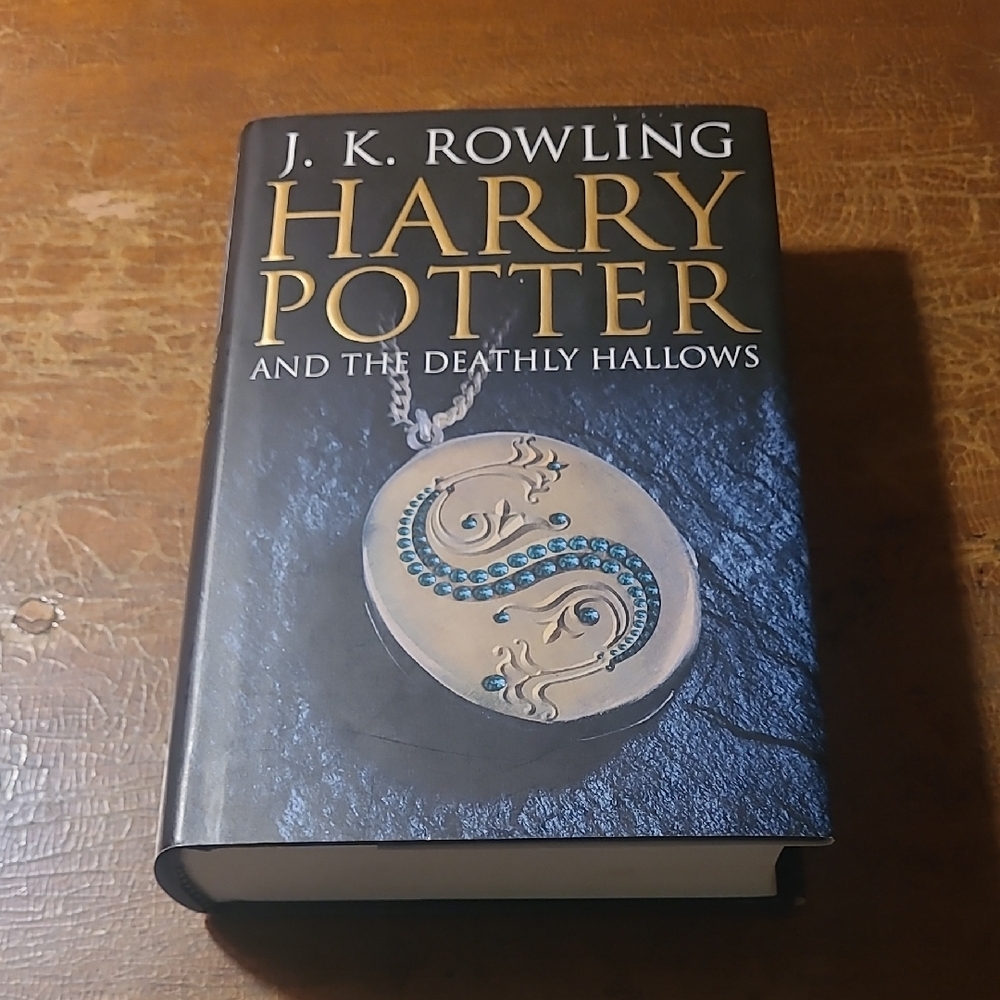 Harry Potter and the Deathly Hallows Hardcover Book - Adult Cover
